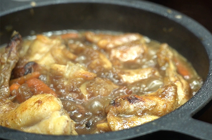 Emplatado conejo a la cerveza negra